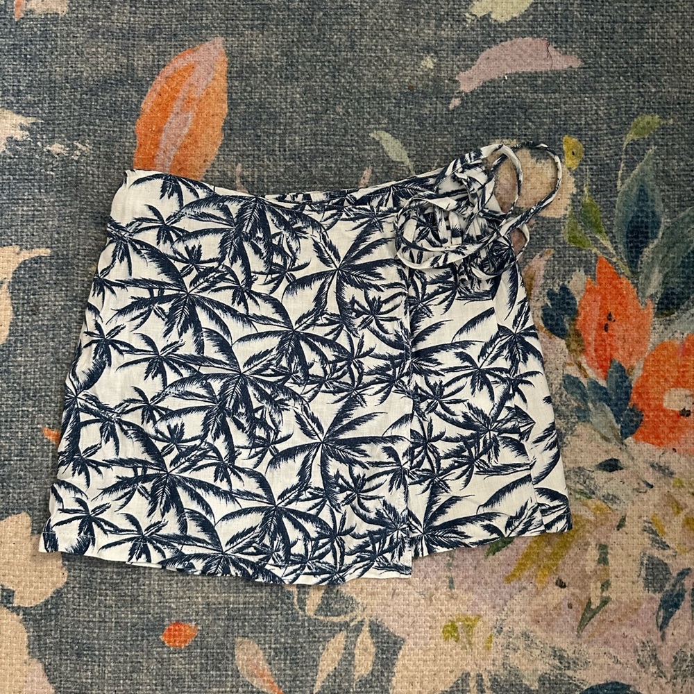 Urban Outfitters BDG Navy and White Palm Shorts
